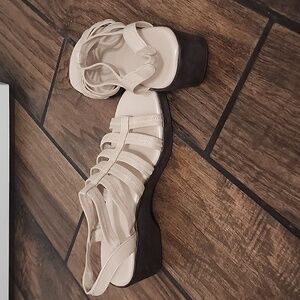 Munro America Beige Comfort Sandals Size 8​​​